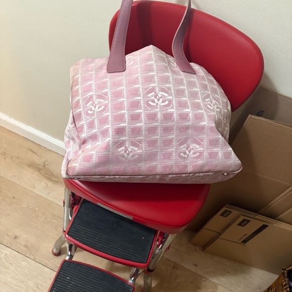 Authentic Elegant Pink  Chanel Tote Bag - Picture 9 of 11